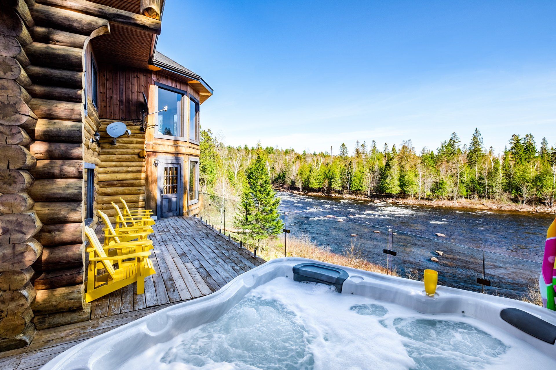 Chalet Rivière Nature Le chalet en bois rond tout rénové