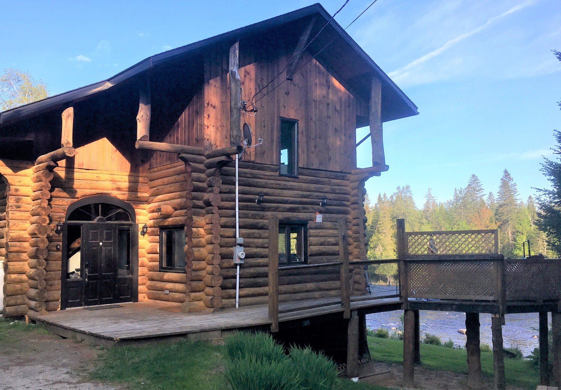 Chalet Rivière Nature Le chalet en bois rond tout rénové