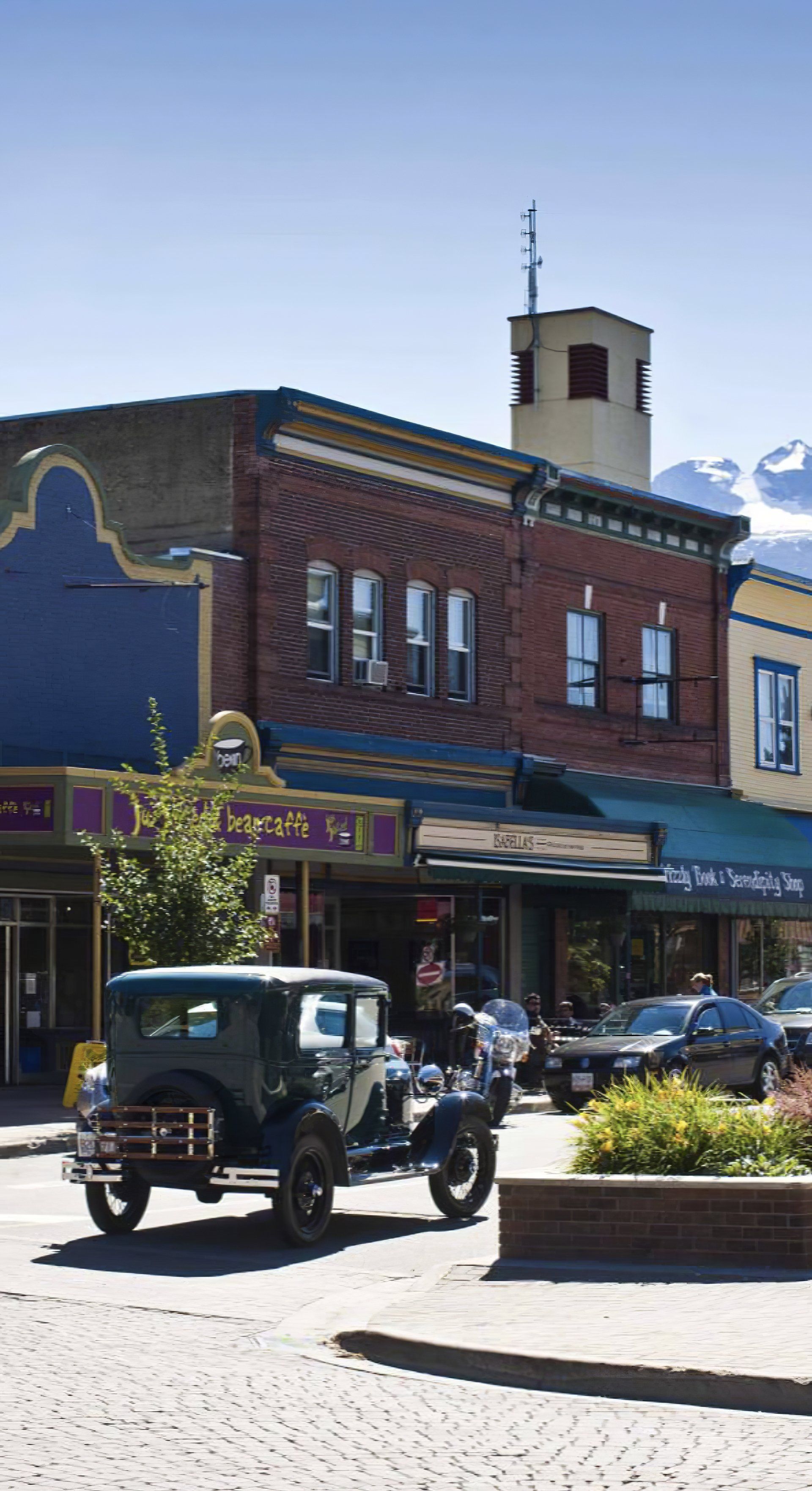 Experience Flying Moose Luxury Heli Skiing Chalet in Revelstoke