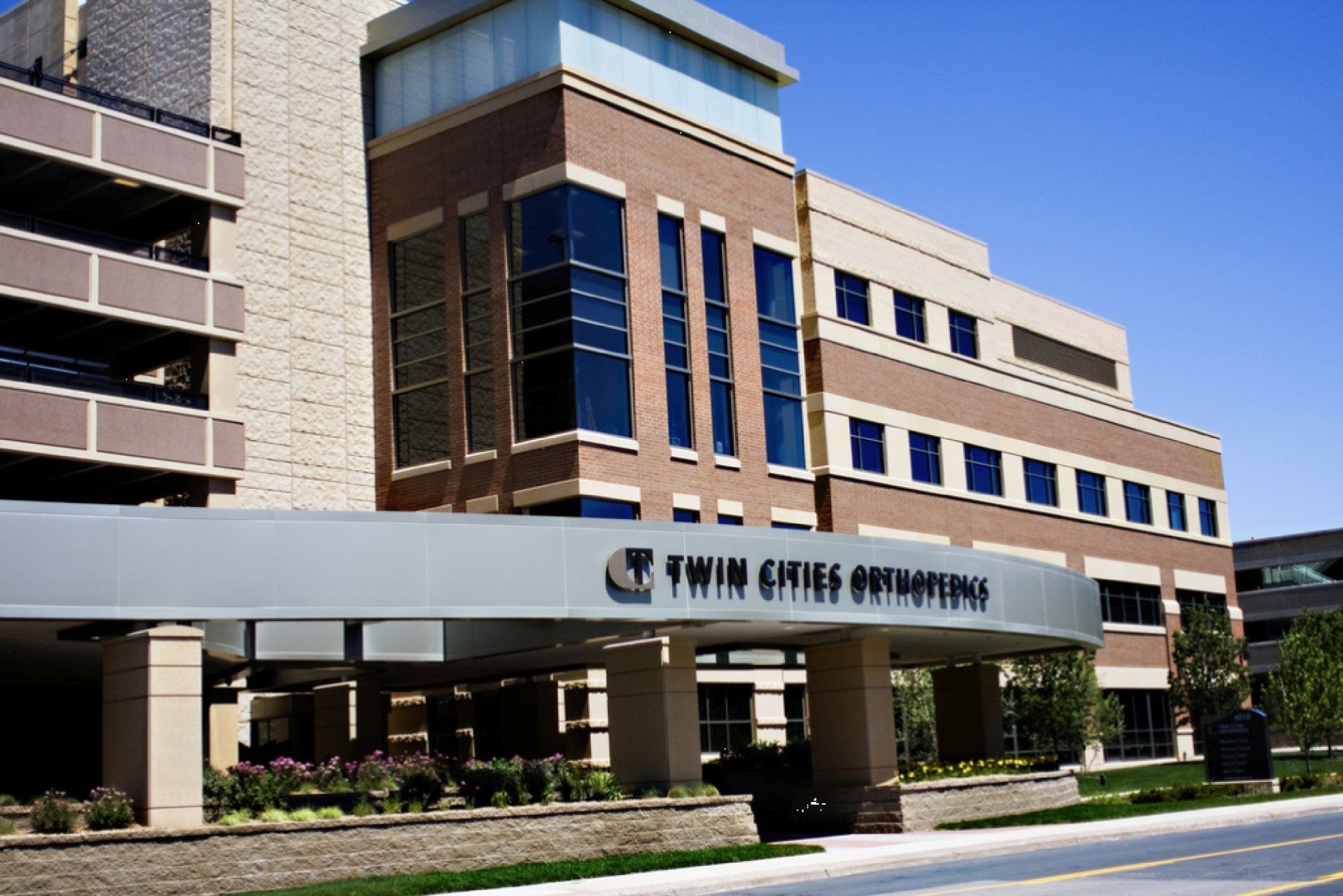 Edina, MN Edina Crosstown Medical Building Hegenes