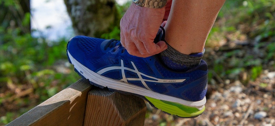 running shoes for heel pain