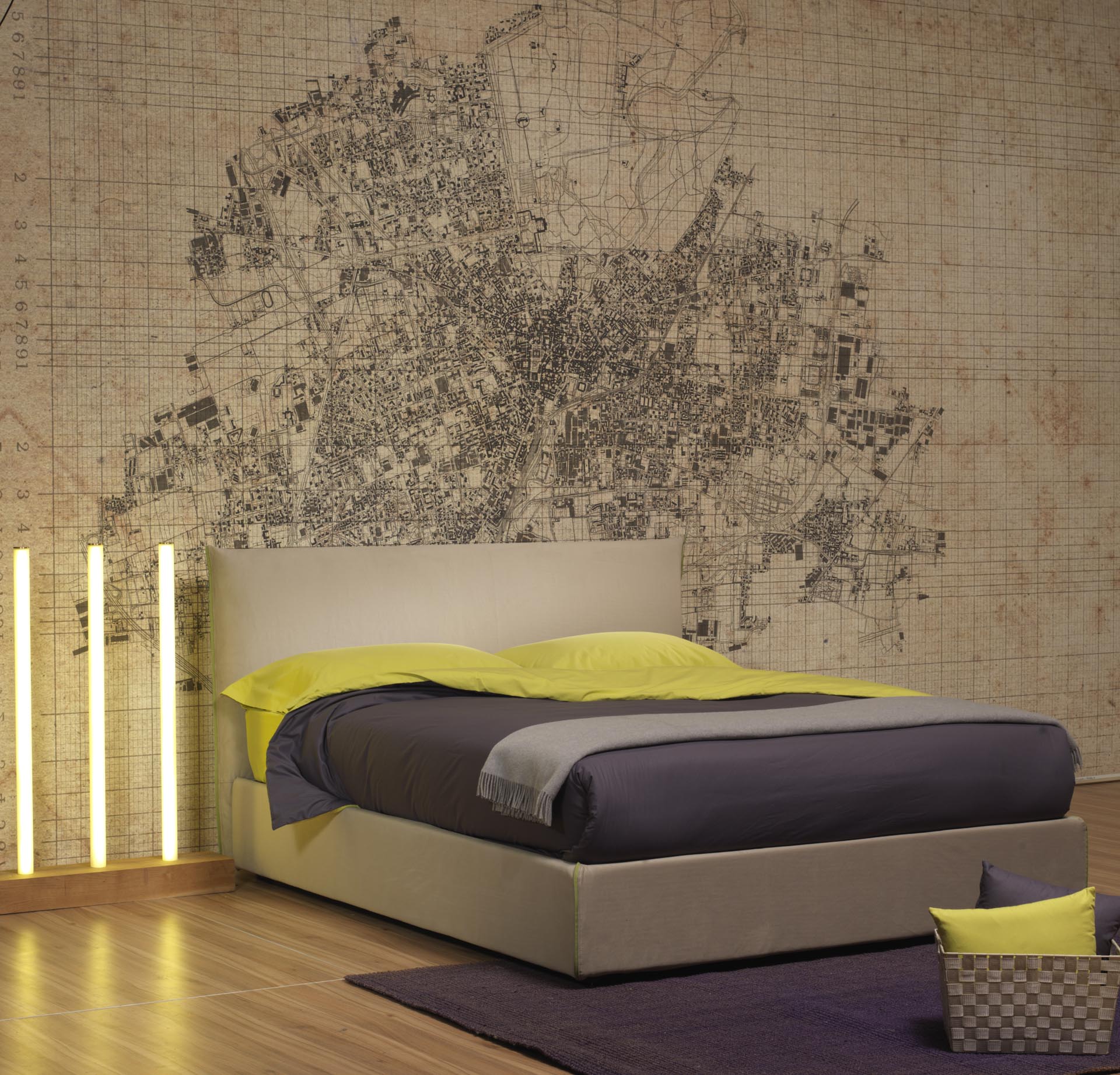 letto di matrimoniale con lenzuolo giallo