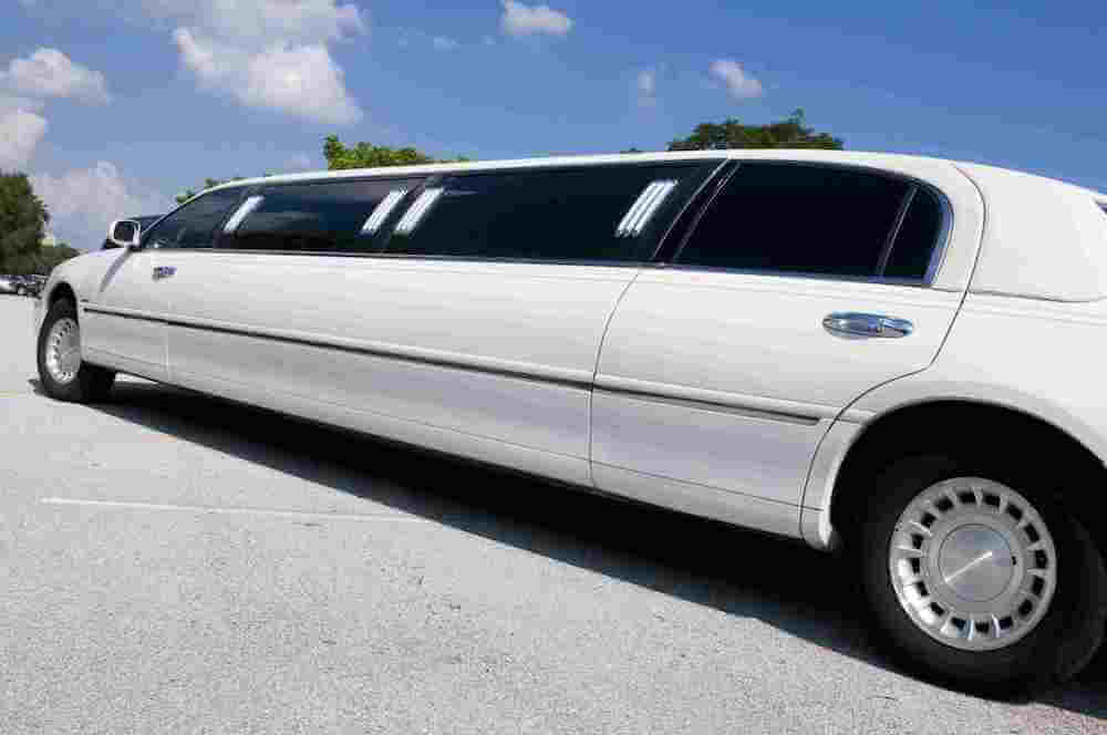Los Angeles Limo Service White Lincoln Town Car Limousine Rental