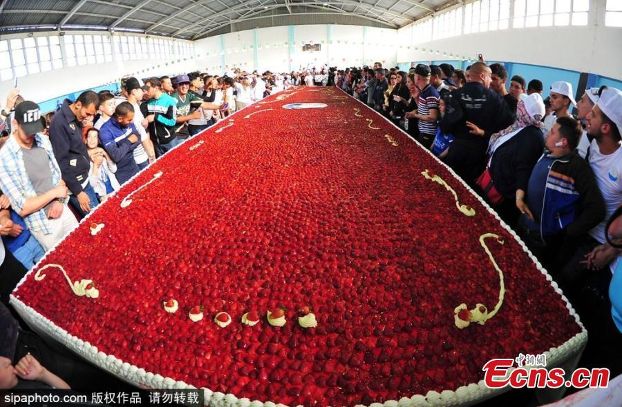 Largest Strawberry Cake World Record Set In Algeria