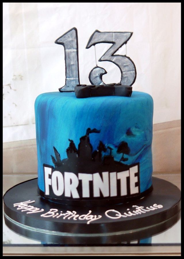 Kids Cakes - roblox and fortnite cake