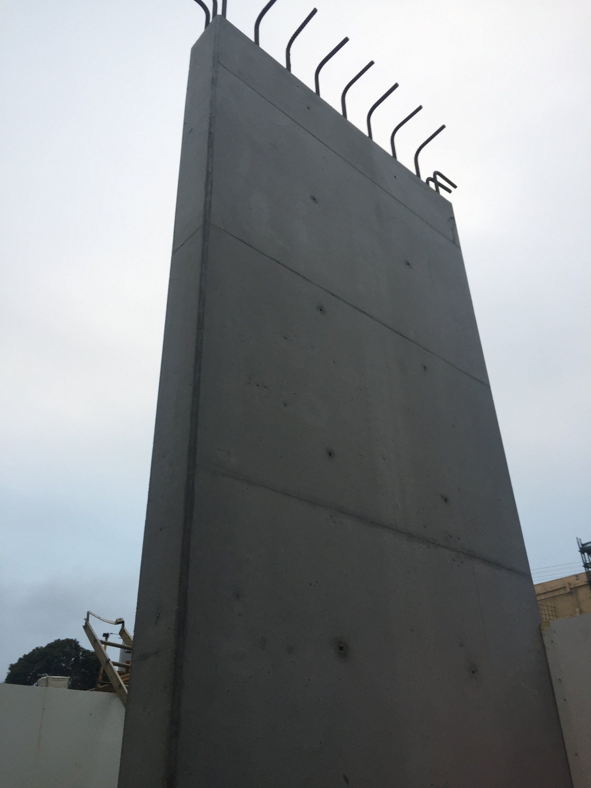 wall concrete with steel bar reinforcement