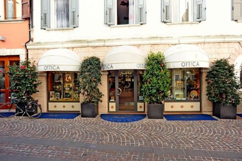 Esterno di un negozio di ottica