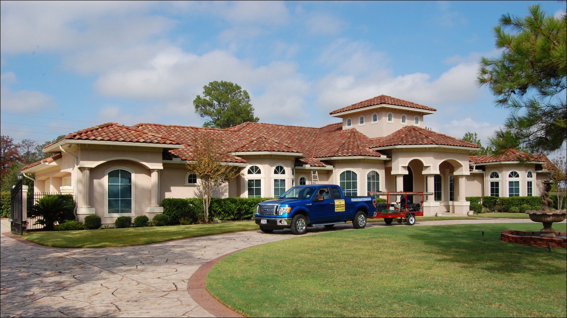 Roof Cleaning in Kingwood, Tx and The Woodlands, Tx House Washing