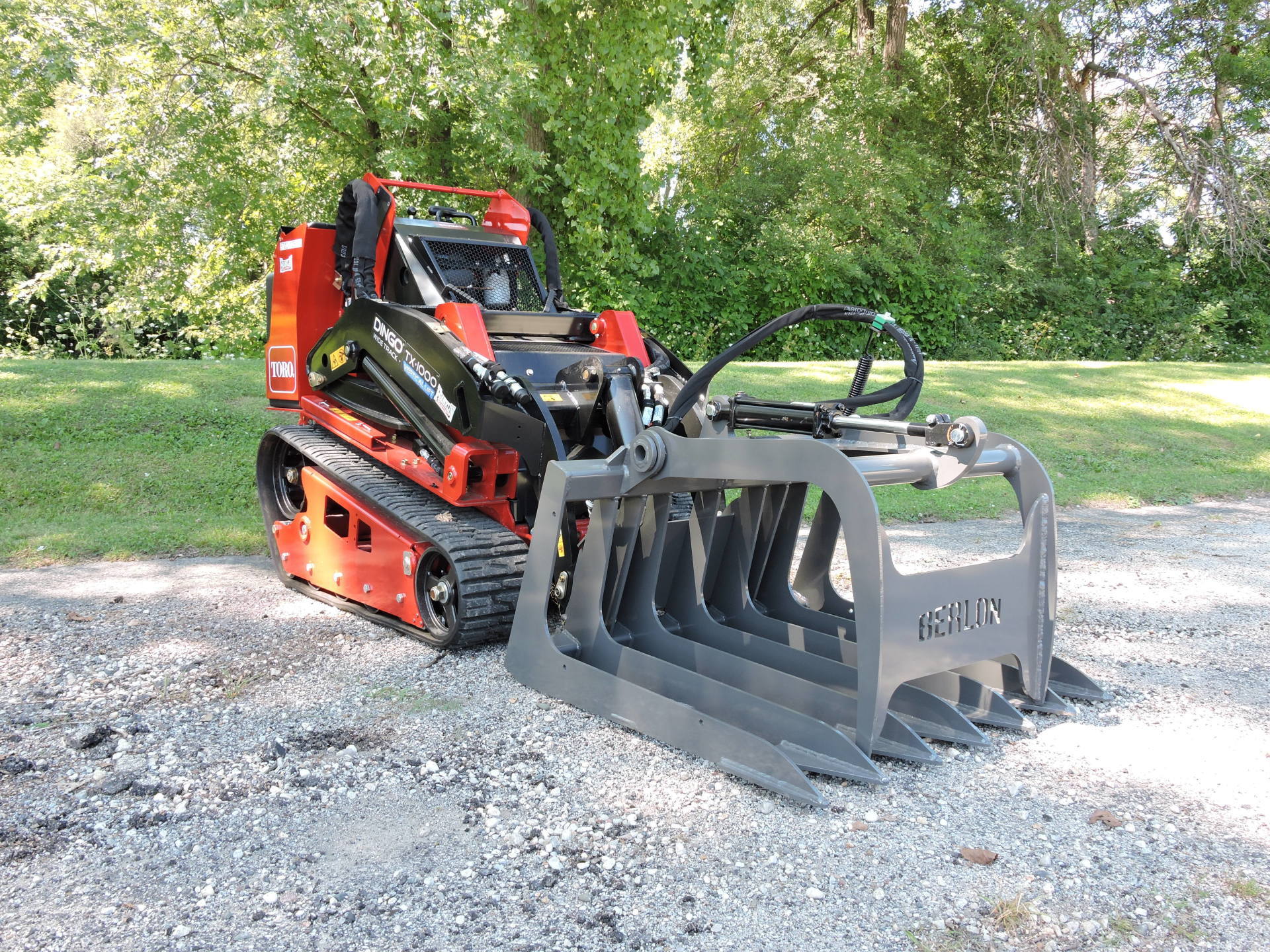 Mini Grapple for Mini Skid Steers Berlon Industries