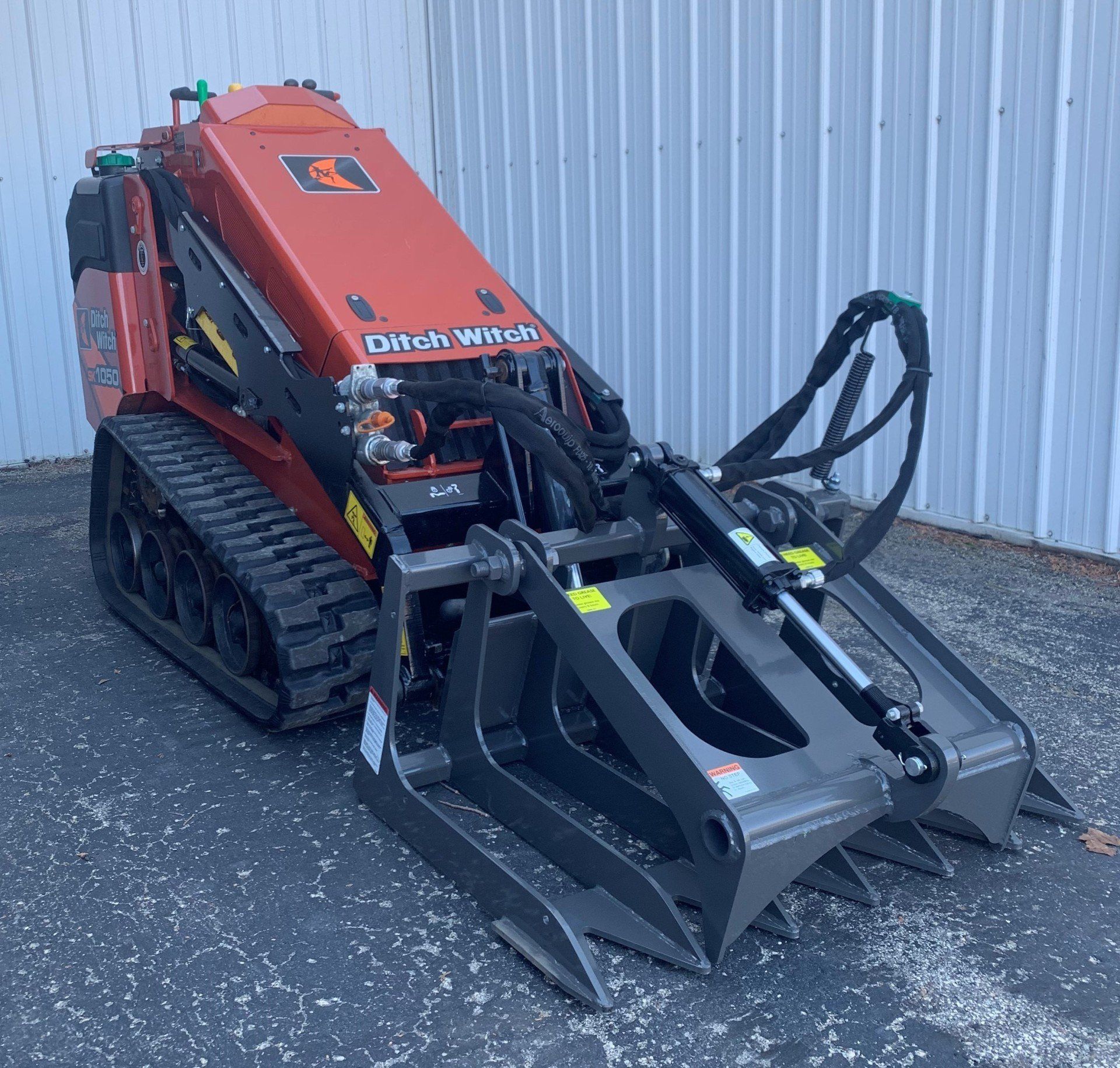 Mini Grapple for Mini Skid Steers Berlon Industries