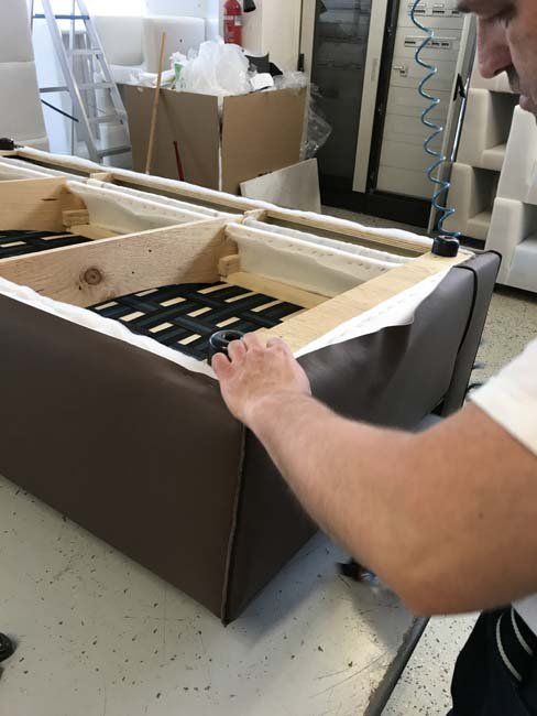 Produzione artigiana di divani