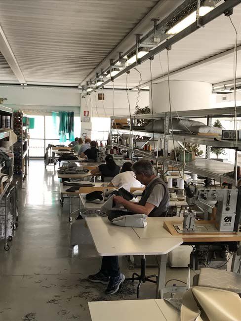 Laboratorio artigianale per la produzione di divani