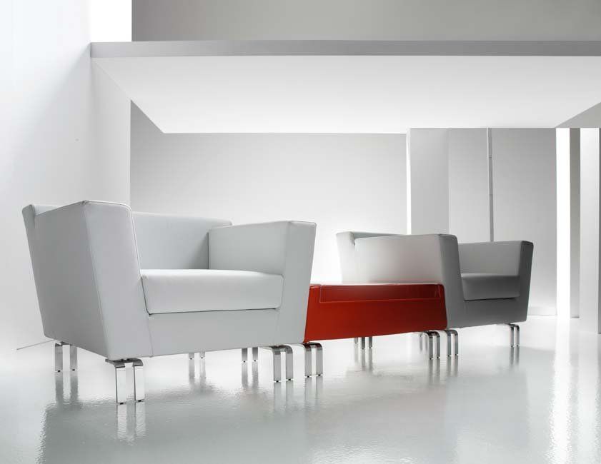 Poltrone con piedini in metallo cromato - Modello Open & Closed