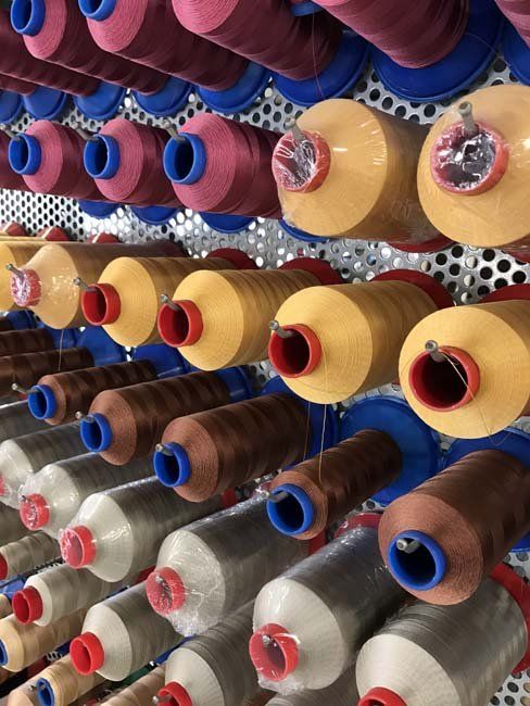 Filati di diversi colori