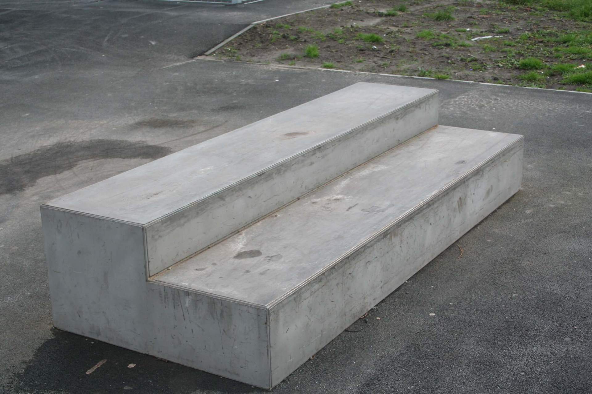 Skatepark Equipment | Half Pipes & Grind Rails | Yates Playgrounds