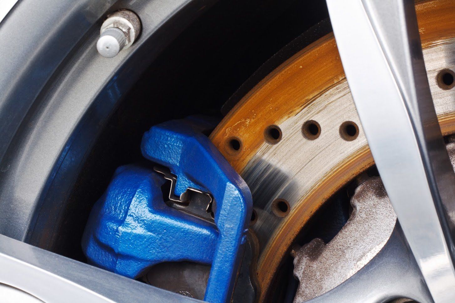 3 Frequently Overlooked Parts of an Automotive Brake System