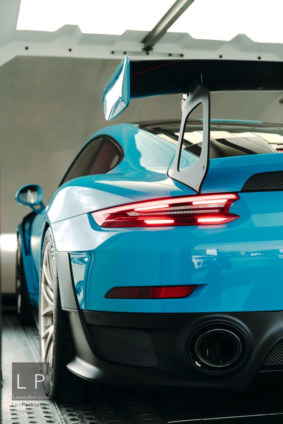 Porsche 911 991 GT2 RS in Miami Blue