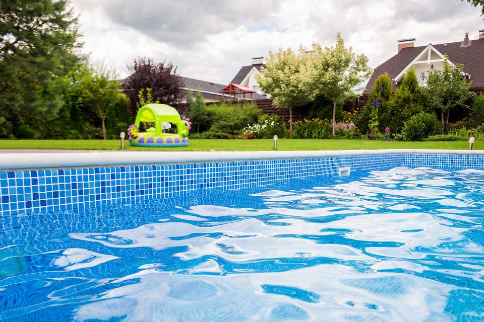 How to Rid Your Pool of Seasonal Pollen