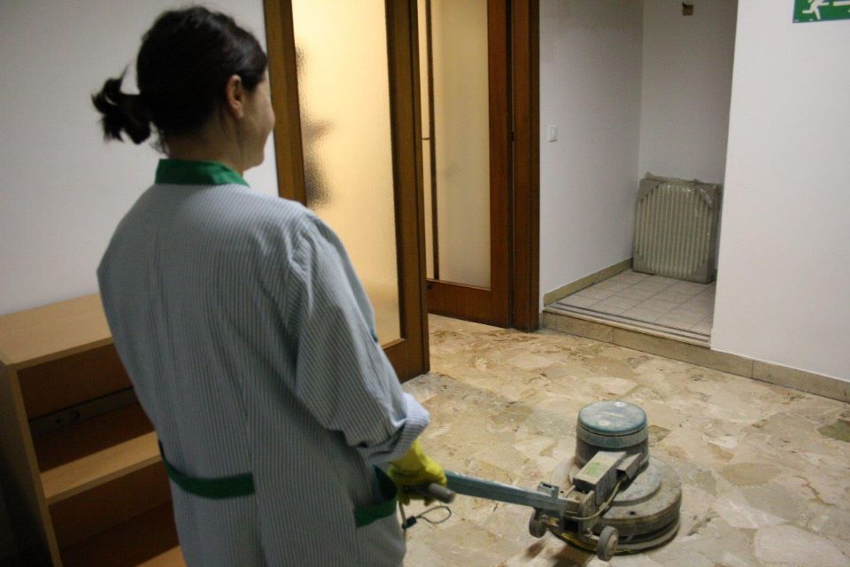 pulizia pavimenti