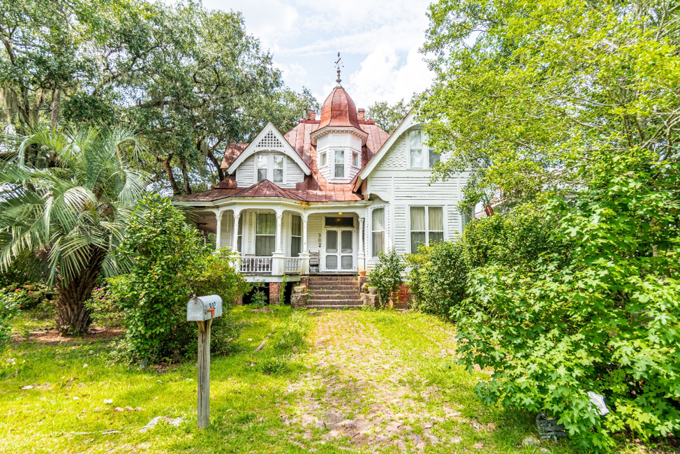 Walk Through Time by Exploring These 10 Historic Summerville Homes