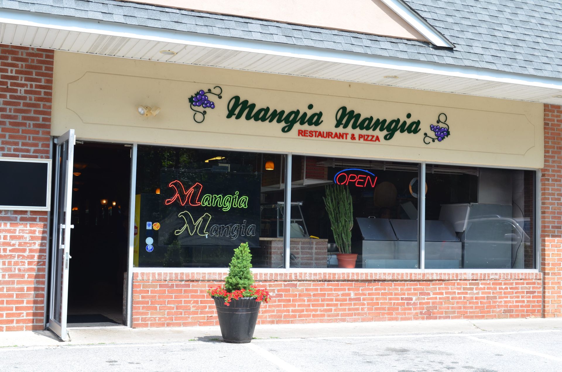 Mangia Mangia Restaurant & Pizza Brookfield, CT