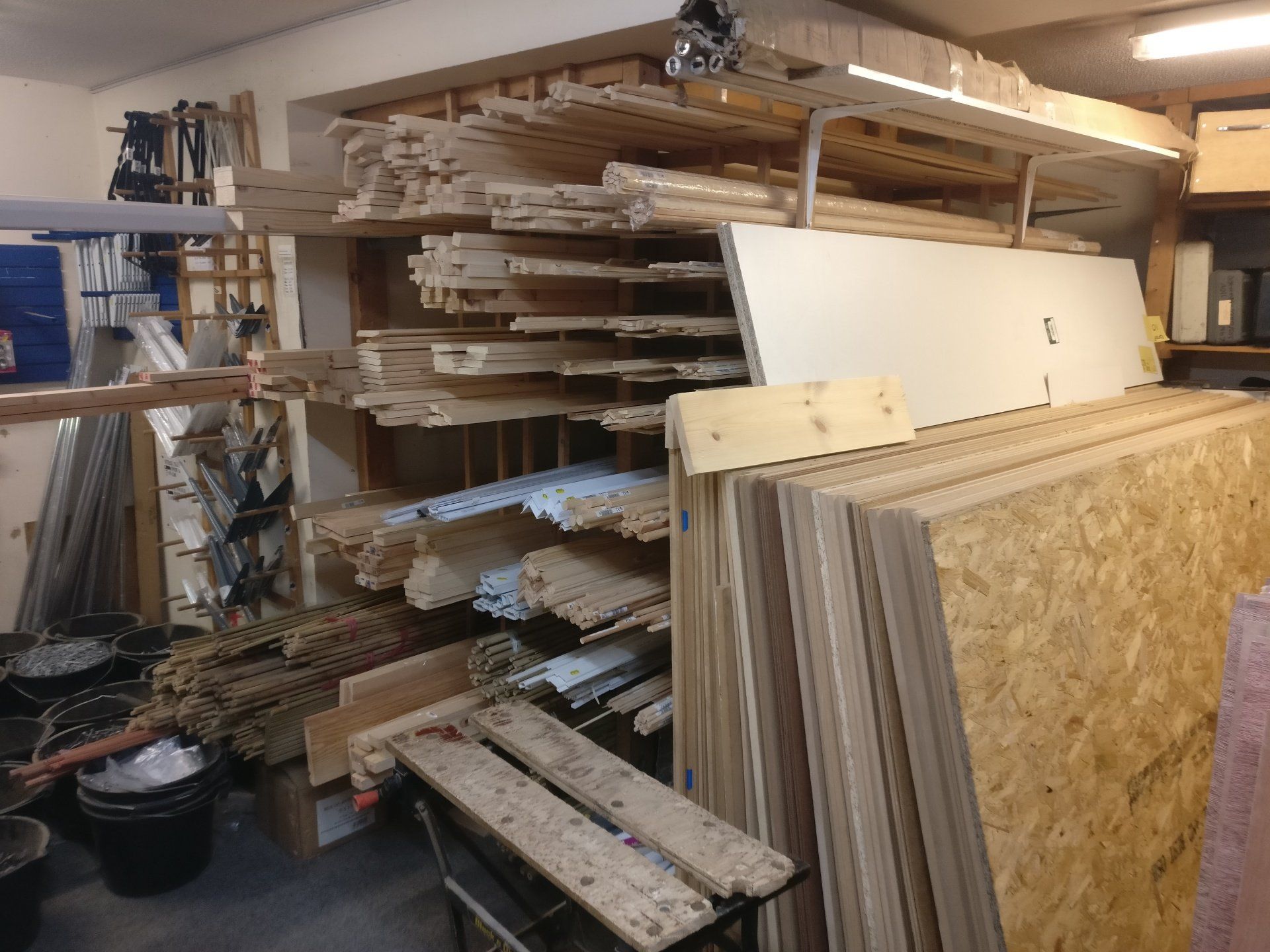 Hammer and Nails DIY and Homeware Brixham 01803 852050