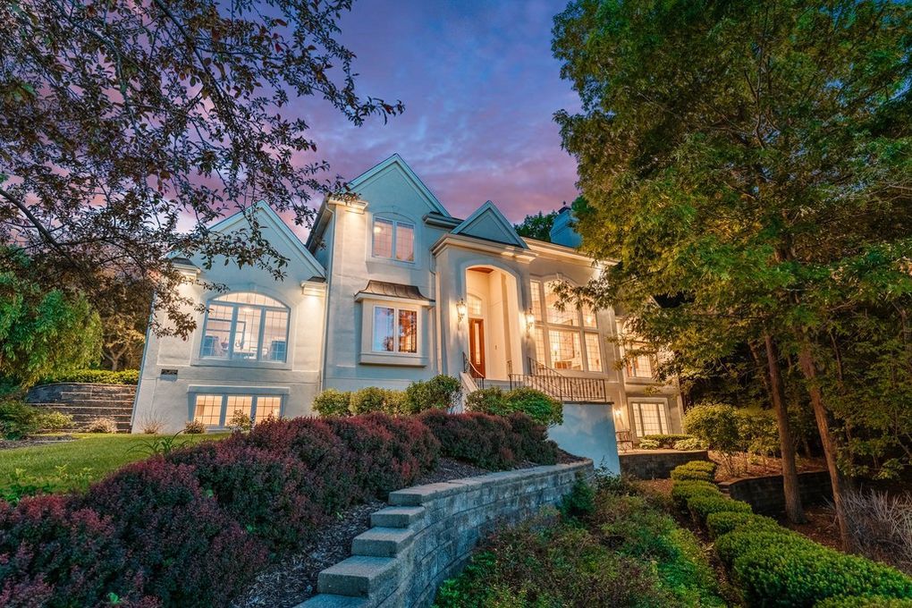 Lake Country Homes Oconomowoc, WI Pat Bolger Realty