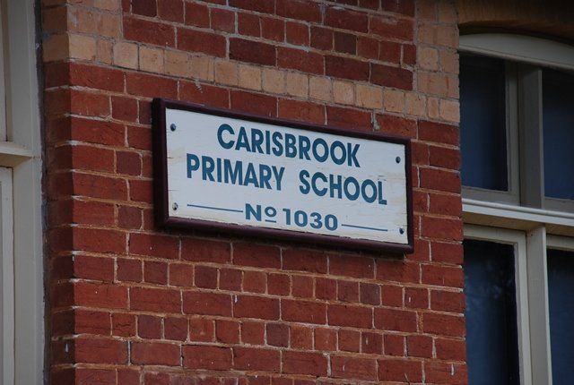 carisbrook primary school signboard