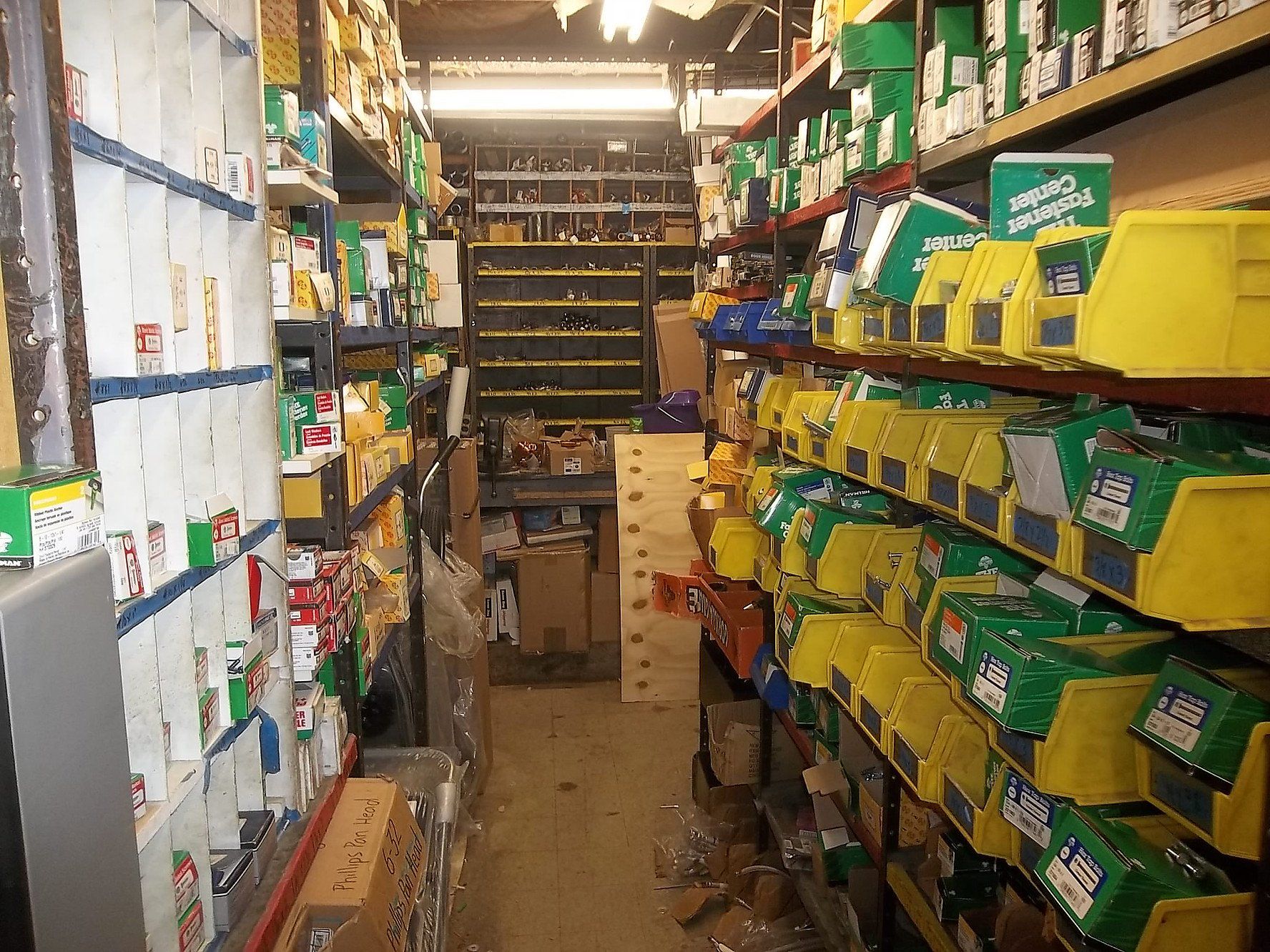 New York AuctionFully Stocked Hardware Store.Atlas Auctioneers