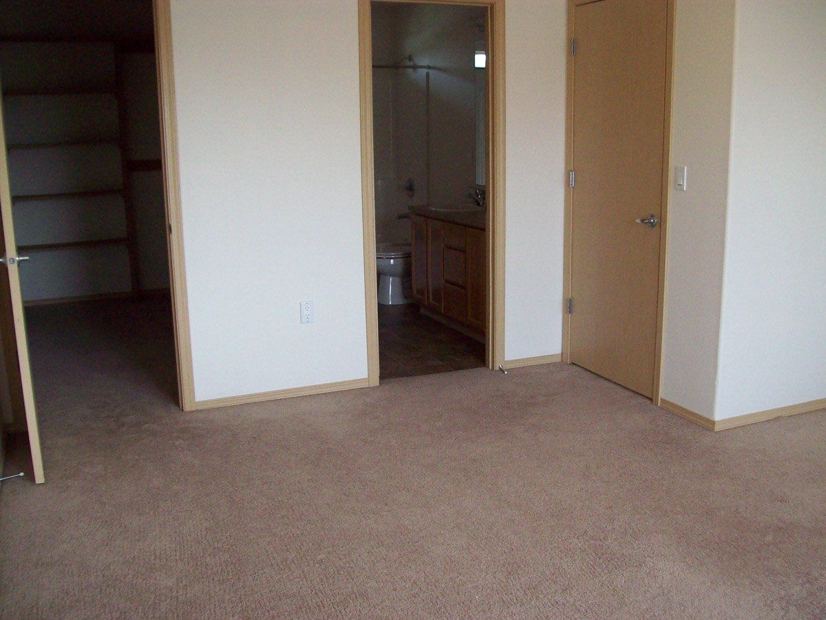 Crown Property Management, Inc. Amber Manor Townhomes