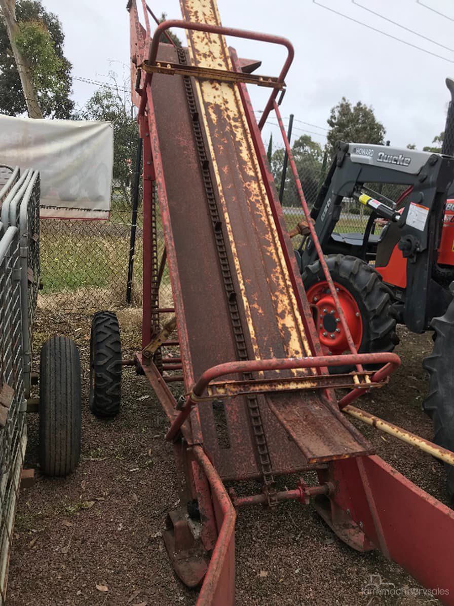 New Holland Hay loader 4