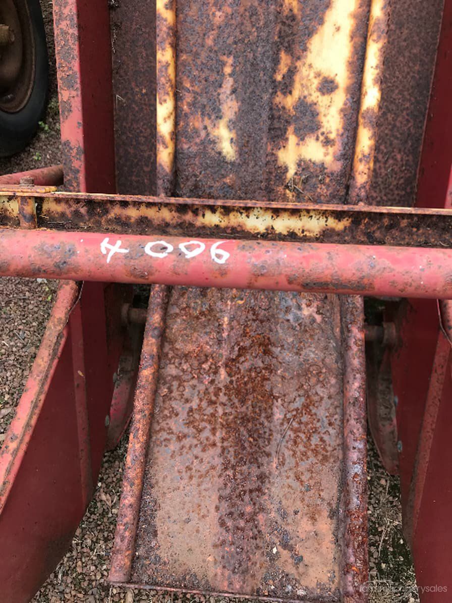 New Holland Hay loader 5