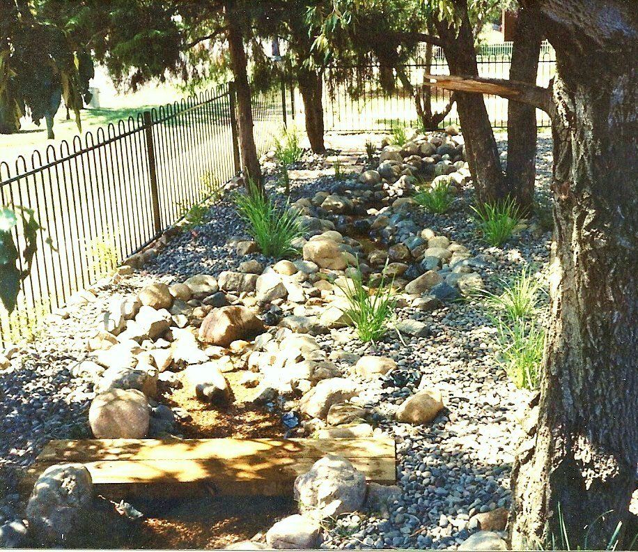 INTERACTIVE CREEKS AND DRY CREEK BEDS