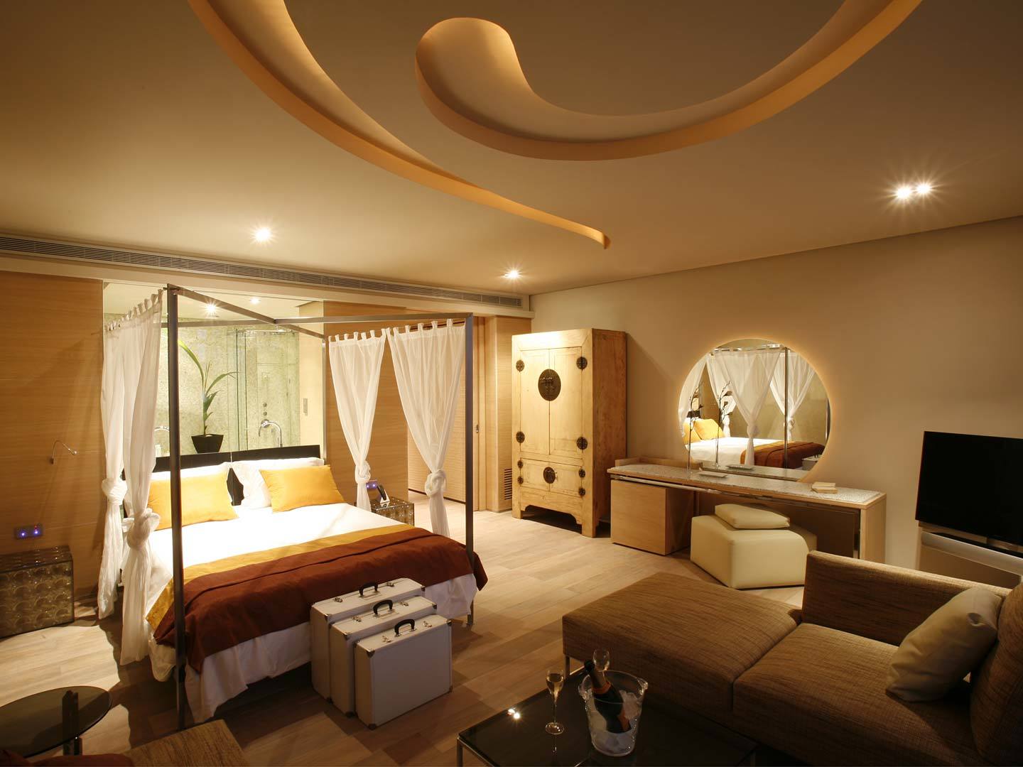 Bedroom yellow light