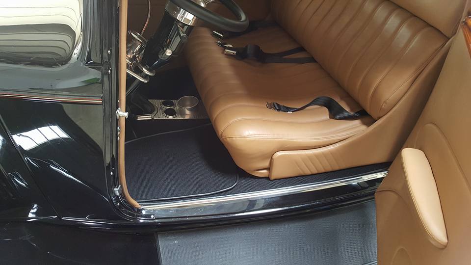Custom Auto Upholstery Leather, Vinyl, Cloth Auto Upholstery