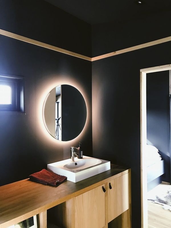 7 Tips For Choosing Paint Colors For Small Bathrooms