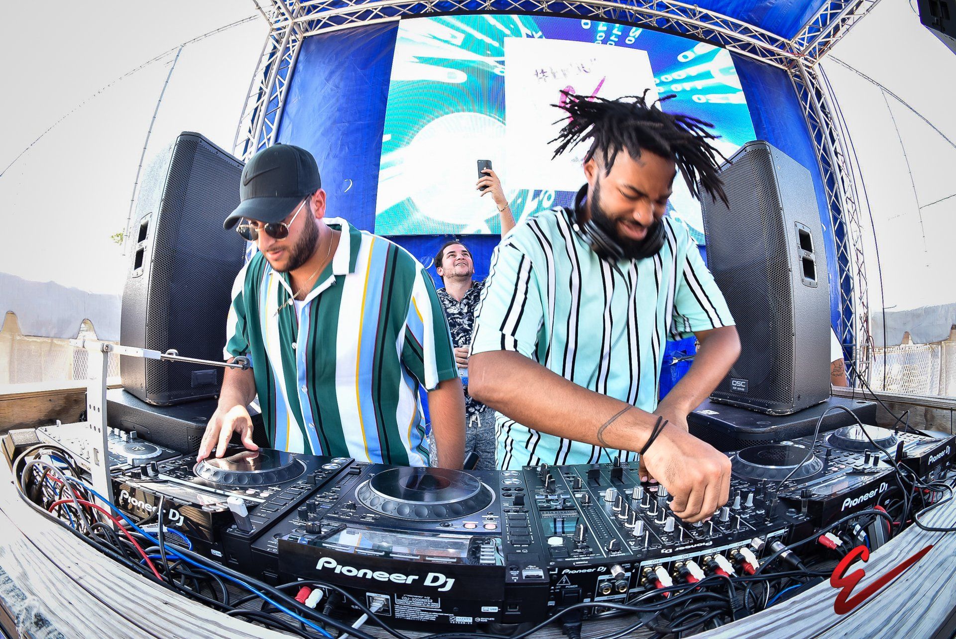 Bar Neptune, NJ Headliner Oasis