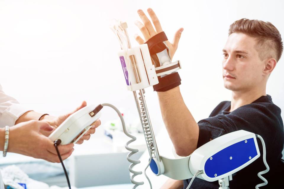 Un Creatore Di Protesi E Strumenti Medicali
