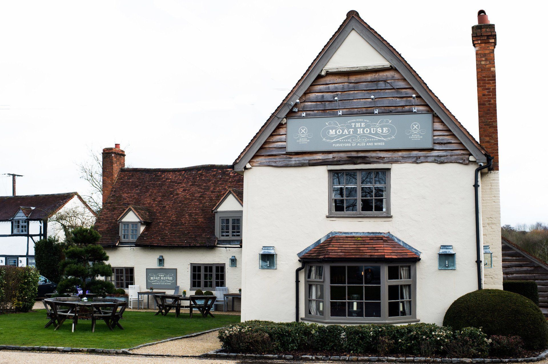 The Moat House Inn, Alcester Food & Drink Lovely Pubs