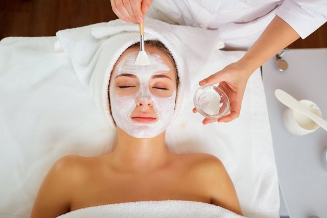 HOW OFTEN SHOULD YOU GET FACIALS?