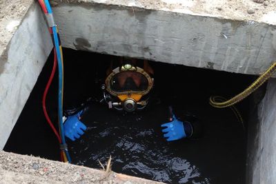 diver in confined space