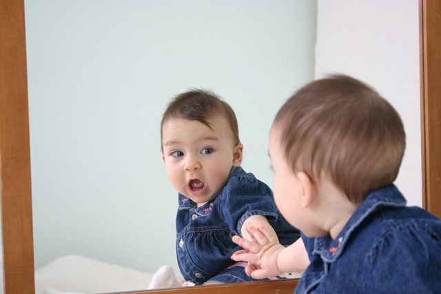 infant coordination mirror