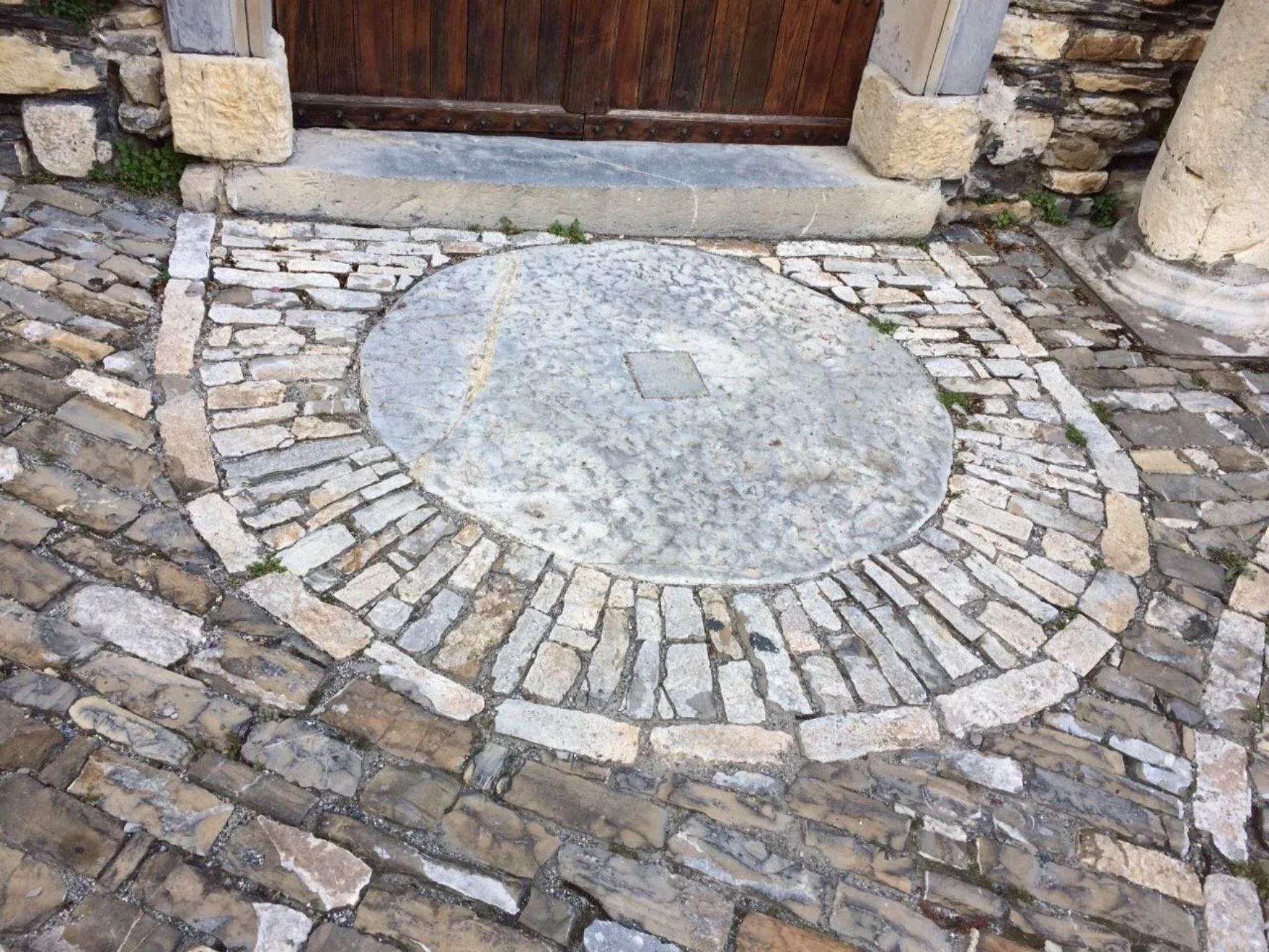 pavimentazioni decorate in pietra