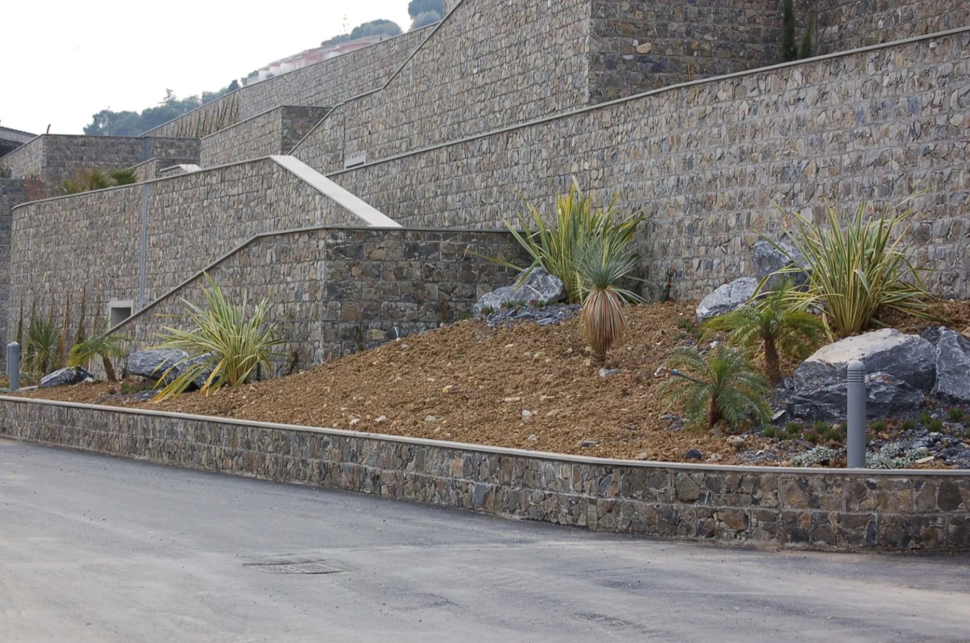 lavorazione e posa pietra ligure