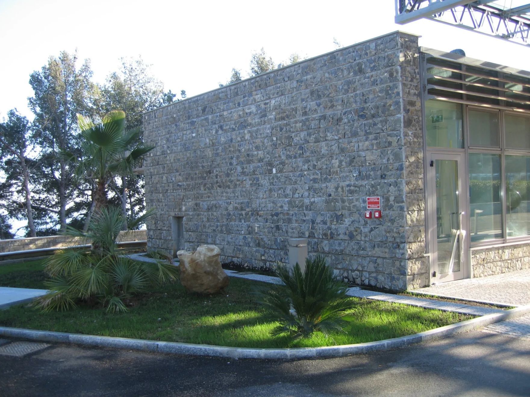 realizzazione pareti con pietra ligure