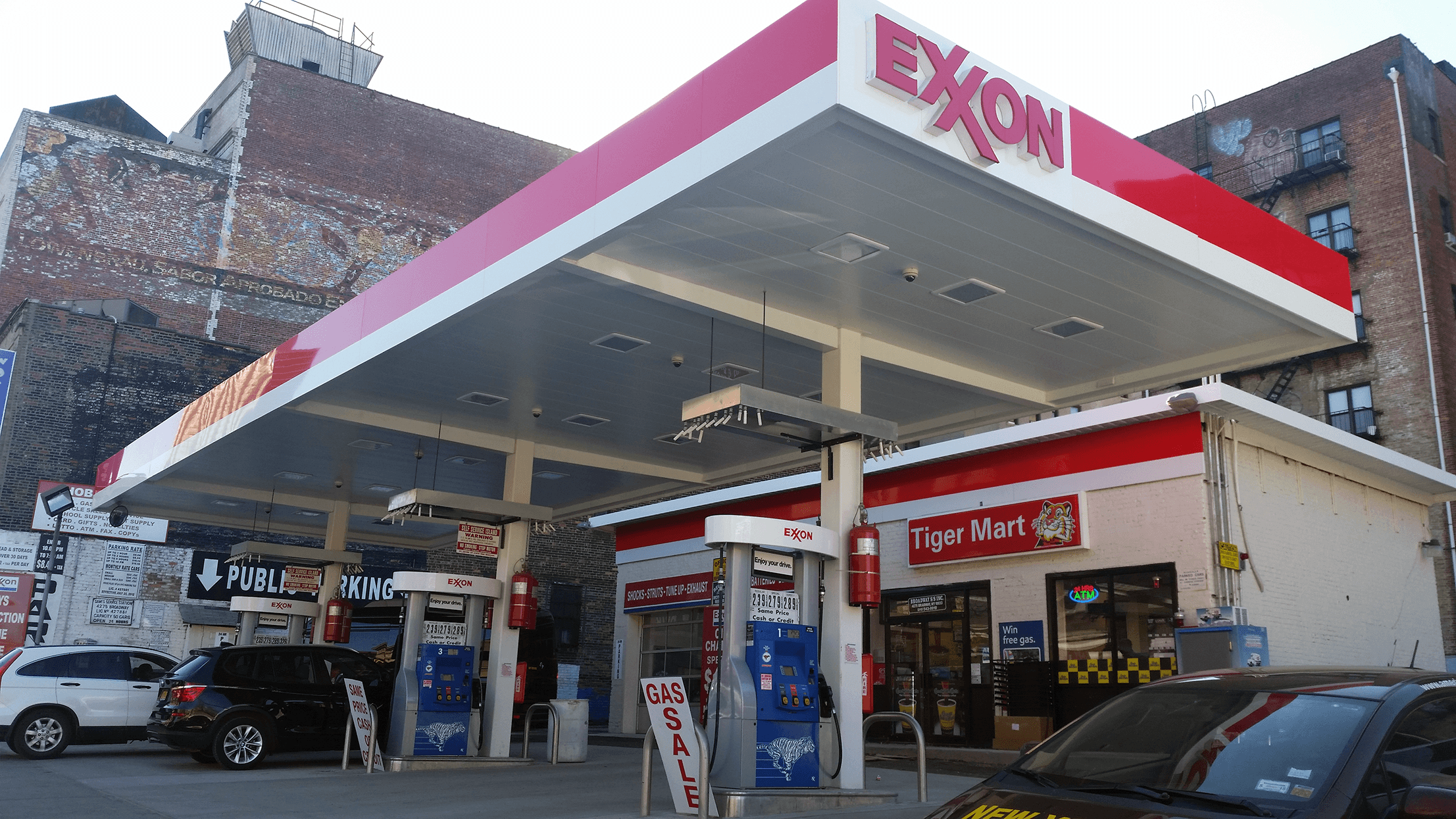Broadway Exxon NYC Mini Mart Convenience Store Manhattan