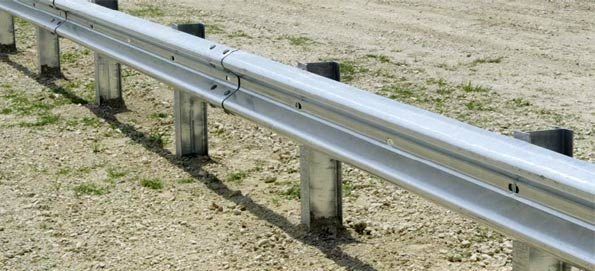 Rincian Spesifikasi Guardrail yang Berdiri Kokoh di Tepi Jalan