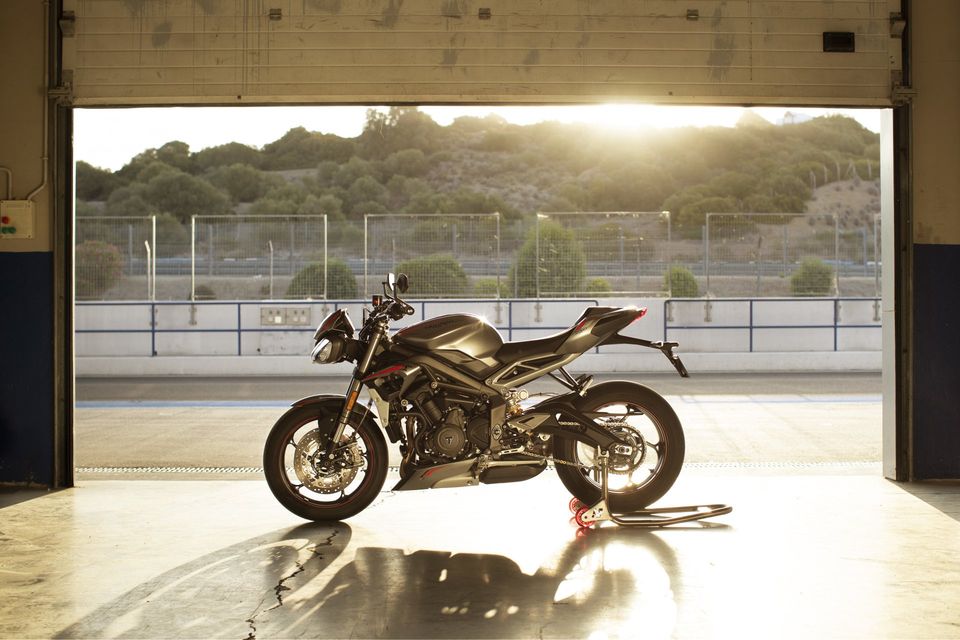 Ein „Naked Racer mit Moto2™-DNA: die neue TRIUMPH Street 