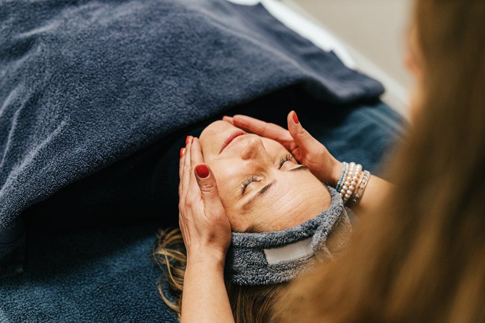 Gesichtsbehandlungen Zürich Klassische Facial Treatments