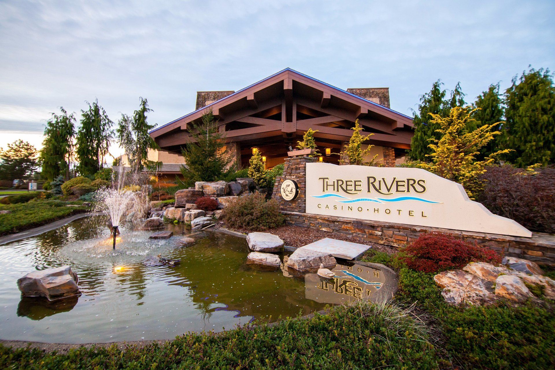 three rivers casino hotel room service